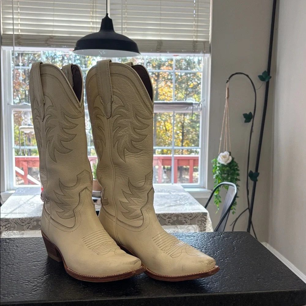 Tecova’s The Annie Cowgirl Boot in bone/cream. Fit like 8. New 345. Box included - Picture 3 of 10